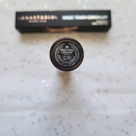 Anastasia Beverly Hills Magic Touch Concealer - Picture 3 of 3